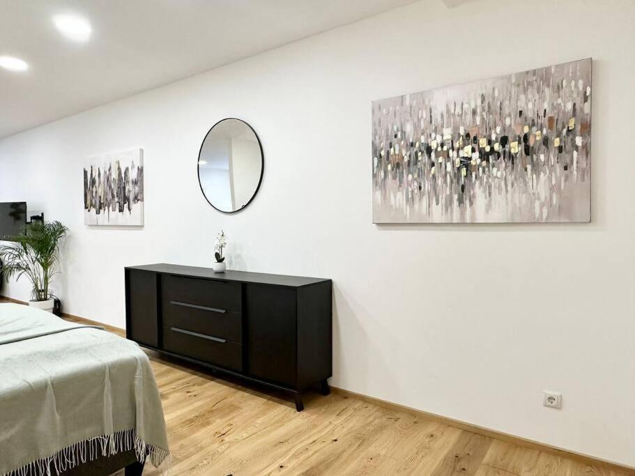 Stylish Central 2 Bedroom Vienne